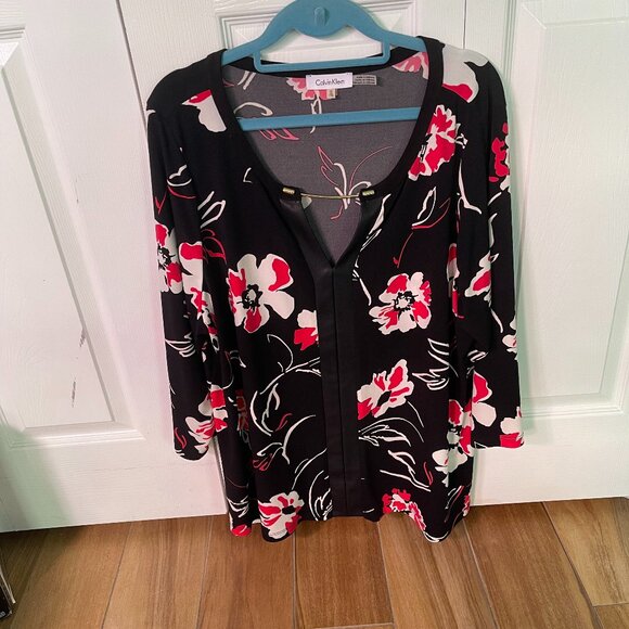 Calvin Klein Black and Red Floral Top 1X - Picture 1 of 5